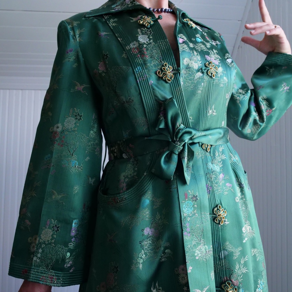 Groegous vintage mid-century emerald green chinoiserie bird embroidered robe